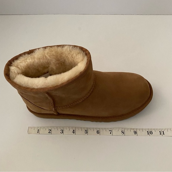 UGG Classic Mini Boots Chestnut Kid’s 5 6 (Fits a Women’s 7 8) NWOB - Picture 7 of 15